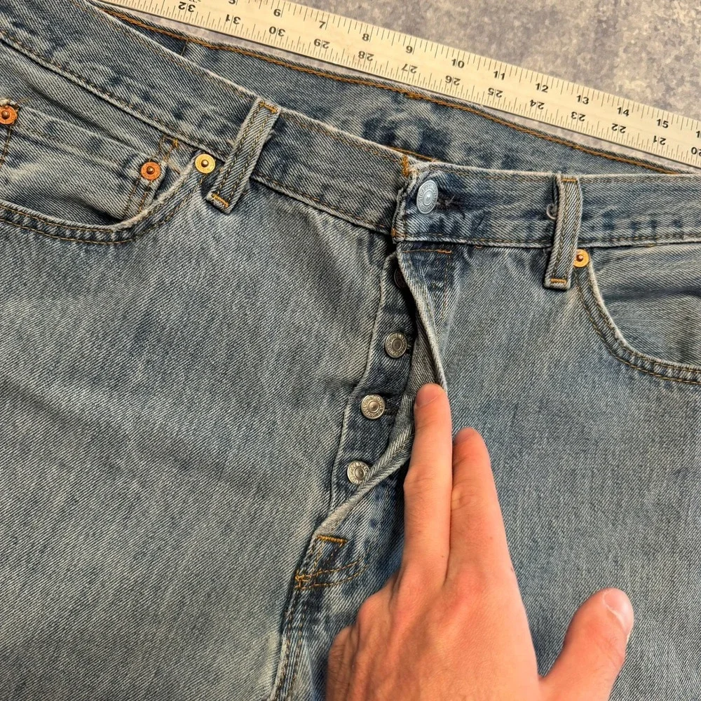 Levis‎ 501 Original Fit Button Fly Jeans Mens 36x30 Light Wash Blue Denim